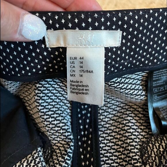 H&M Navy & white polka dot shorts Size 14 - NWOT - Picture 9 of 9